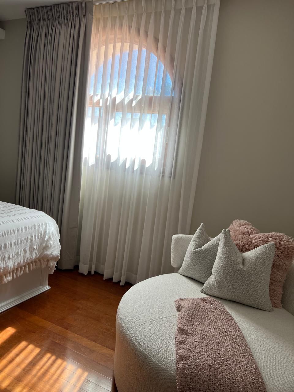 Cortinas en dormitorio
