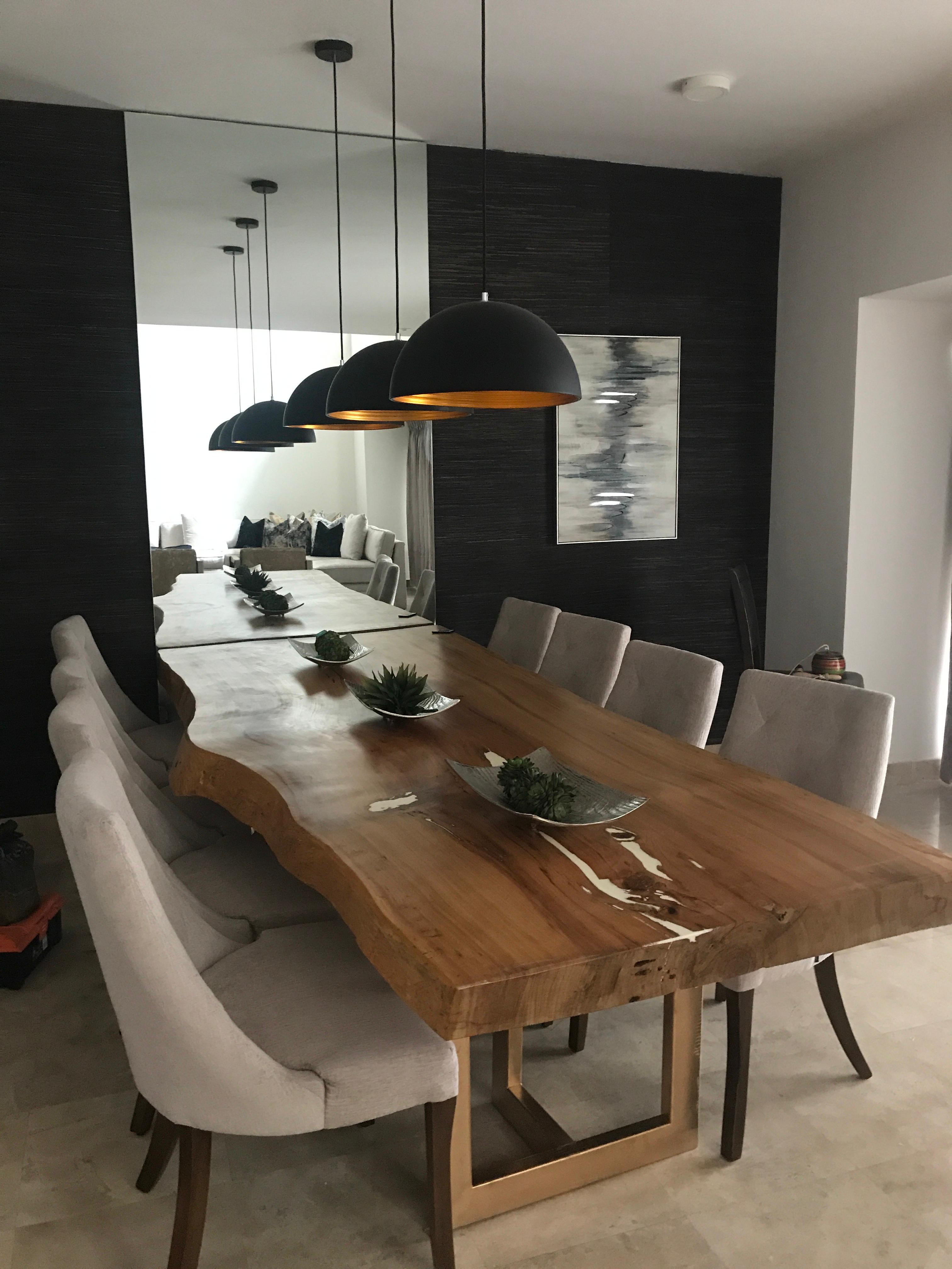 Sala de estar con mesa